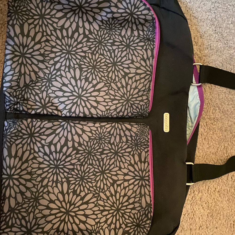 Baggalini weekend travel bag